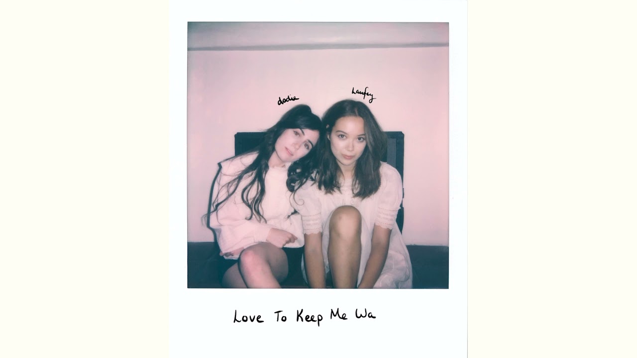 Lirik Love to Keep Me Warm – Laufey & Dodie Makna Terjemahan Lagu